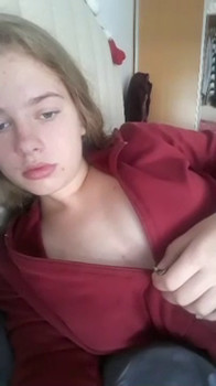 Hairy Girlfriend Masturbates in the Tub - Omegle Videos