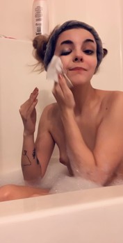 Showering babe teases with her big goods - Bigo Live Porn
