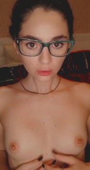 Petite girl fingers herself in bed - Omegle Videos