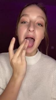 Periscope Girl girl likes to talk to a daddy during sex